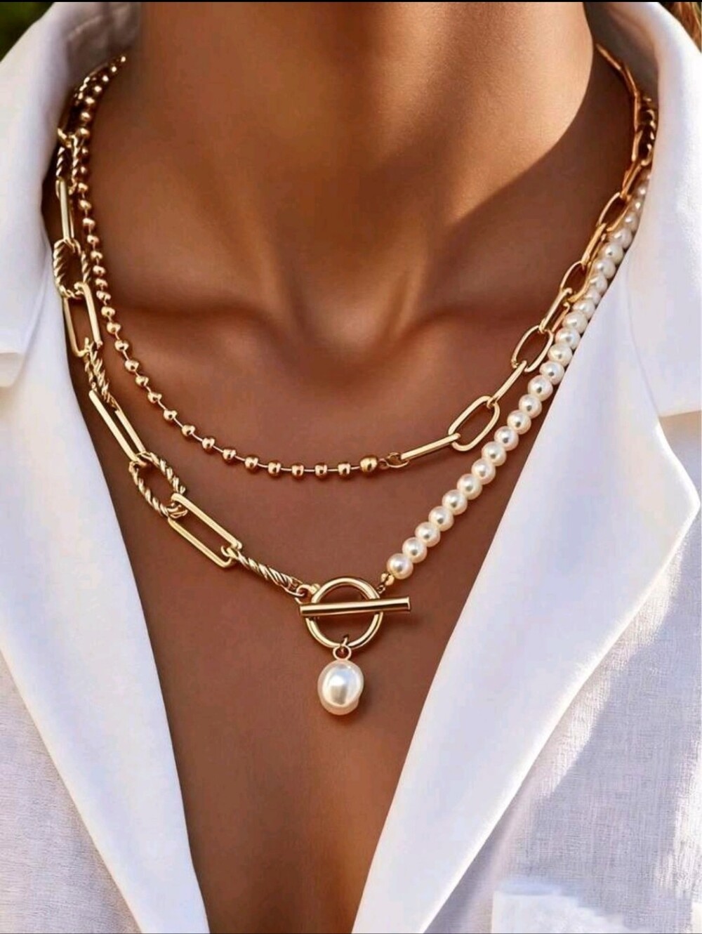 BRAND NEW ** Elegant Gold and Pearl Layered Necklace